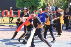 Kenang Perjuangan Pahlawan, Polres Probolinggo dan Awak Media Tanding Tarik Tambang di HUT RI 2025