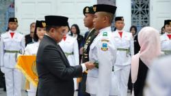Bupati Garut Kukuhkan 35 Anggota Paskibraka 2025, Siap Kibarkan Sang Saka Merah Putih