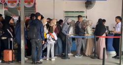 Jelang HUT ke-80 RI, Penumpang Membludak di Stasiun Rangkasbitung hingga Kehabisan Tiket