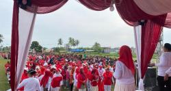 Lautan Manusia Padati Jalan Santai HUT RI ke-80 di Syamtalira Aron, Door Prize Bikin Warga Histeris