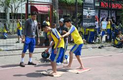 Lomba Estafet Kardus dan Voli Terpal Bikin Ngakak, Sekolah di Surabaya Ini Jadi Heboh