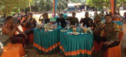 Merajut Kebersamaan, Tokoh Masyarakat Bersama Warga Teluk Piyai Pesisir Untuk Meriahkan HUT RI Ke 80