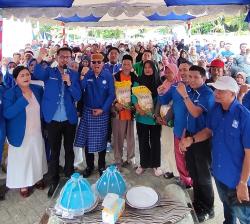 Rayakan Kemerdekaan, PAN Sulbar Gelar Aksi Berbagi 2,700 Paket Sembako Gratis