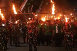 Semarak HUT ke-80 RI, Pawai Obor Sambut Malam Kemerdekaan di Kuningan