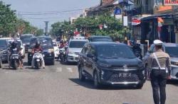 Momen Pengendara di Ponorogo Berhenti Saat Detik-Detik Proklamasi