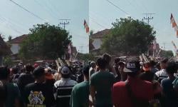 Ricuh Karnaval HUT ke-80 RI di Tasikmalaya, Dua Kelompok Warga Bentrok hingga Perang Batu