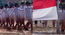 Heroik! Paskibra Cibeber Lebak  Rela Berkubang Lumpur Demi Kibarkan Merah Putih