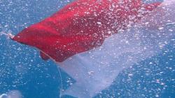 Sambut HUT Ke-80 Kemerdekaan RI, UKM UBB Diving Club Kibarkan Bendera Bawah Laut