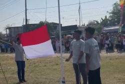 Cara Unik Warga di Jombang, Gelar Upacara HUT ke 80 Kemerdekaan RI di Sawah