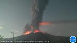 Kembali Erupsi, Dentuman Keras Gunung Lewotobi Laki-laki Terdengar Jelas dari Pos Pengamatan