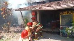 Rumah sekaligus Tempat Usaha di Kota Cirebon Terbakar, Damkar Sempat Bersitegang dengan Warga