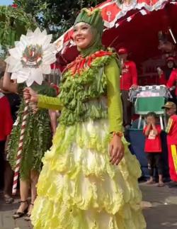 Viral! Peserta Fashion Show Kenakan Busana dari Sayuran dan Berhasil Juara