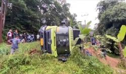 Truk Pasir Terguling di Lebak, Kernet Naas Tertimpa Badan Truk