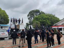 Buntut PHK Dua Pekerja PT Unicorn, Puluhan Buruh Geruduk Kantor Disnakertrans Karawang