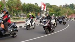 17 KM Keliling Semarang Kibarkan Merah Putih, Tabur Bunga di Makam Pahlawan