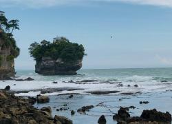 Pantai Bayah Masuk Zona Rawan, BPBD Lebak Peringatkan Bahaya Gelombang 2,5 Meter