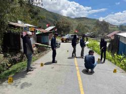 Satgas Ops Damai Cartenz Bersama Polres Puncak Jaya Gelar Olah TKP Penembakan