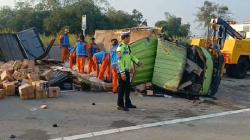 Laka Beruntun di Tol Solo–Ngawi Libatkan Dua Truk dan Satu Pajero, 7 Orang Luka