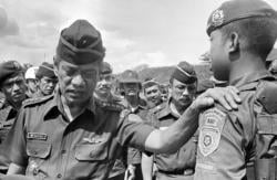 Kisah Jenderal TNI M Jusuf Tempeleng Konglomerat Liem Sioe Liong di Depan Rumah Soeharto