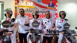 Presiden Prabowo Bangga, Menkum RI Hadiahi Motor untuk Tiga Paskibraka Papua Barat Daya yang Viral