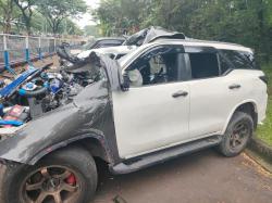 Pengemudi Tewas, Ini Potret Fortuner Hancur usai Hantam Truk di Serpong