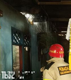 Gegara Sebatang Rokok, Rumah di Adiarsa Timur Ludes Terbakar