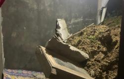 Tembok Rumah Jebol Diterjang Longsor di Kuningan, Penghuni Terpaksa Mengungsi