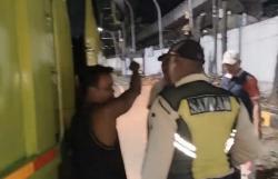 Adu Mulut Sengit di Pelabuhan Merak, Sopir Truk Ditahan karena Tak Punya Tiket Elektronik