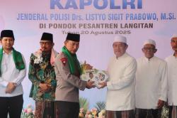 Kunjungan Kapolri ke Pondok Pesantren Langitan, Tuban, Sinergisitas Ulama dan Umara Jaga Kamtibnmas