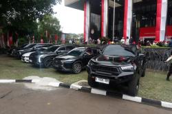 Ini Penampakan 15 Mobil Wamenaker Immanuel Ebenezer yang Disita dan Dipamerkan di Depan Gedung KPK