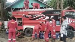 Upaya Pemadaman Kebakaran Sumur Ilegal di Desa Gandu Masih Berlanjut