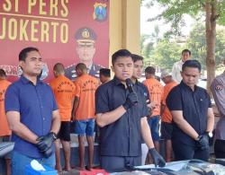 Jatuh Tersungkur, Begini Aksi Berani Gadis Remaja Lumpuhkan Penjambret di Mojokerto