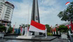 Paskibra SMA Kesatuan Kibarkan Merah Putih di Tugu Kujang, Peringati HUT Sekolah ke-76