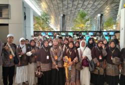 Semangat Ibadah di Tengah Panas 45 Derajat, Jemaah Umrah Jazirah Nusantara Kembali dengan Selamat
