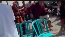 Ketahuan Acungkan Jari Tengah Ke peserta Karnaval, Seorang Penonton Dihajar Anggota Ormas PP