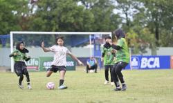 Ribuan Siswi Ramaikan Turnamen Sepak Bola Putri di Surabaya 2025, Ajang Cetak Bintang Masa Depan