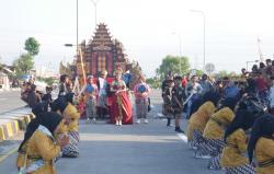 Pawai Budaya Desa Wringinanom Probolinggo Hipnotis Warga dengan Penampilan Spektakuler