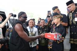 Momen Kehangatan Pertemuan Rapper Amerika Dengan Anak Aura Farming Pacu Jalur