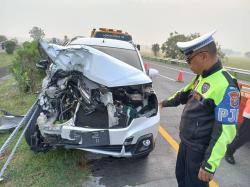 Breaking News! Kecelakaan Beruntun di Tol Jombang, Satu Korban Jiwa dan Dua Luka