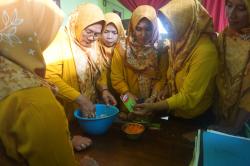 Poltekkes Kemenkes Semarang Latih Kader PKK Olah Ikan Tawes, Dukungan Gizi TBC Anak
