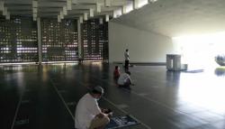 Merasakan Kesejukan Masjid Karya Ridwan Kamil di Kota Baru Parahyangan