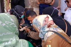 Tangis Pecah! Ibu Korban Kasus Edit Foto Asusila di Cirebon Ambruk Usai Luapkan Emosi ke Ayah Pelaku