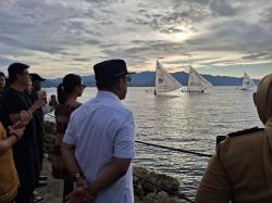 Gubernur Sulbar dan Wamenpar Saksikan Finis Sandeq Silumba 2025 di Teluk Mamuju
