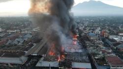 BREAKING NEWS Pasar Inpres Payakumbuh Dilalap Api, Ratusan Kios Ludes