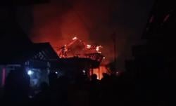 Kebakaran Habiskan Rumah Dua Lantai Sekaligus Gudang Rongsok, Kerugian Ratusan Juta