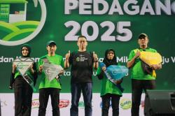 Ribuan Pedagang Warung Rayakan Hari UMKM Nasional