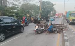 Tragis, Pick Up Tabrak Truk di Lamongan, Balita Meninggal Dunia