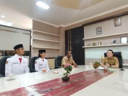 Niat Jadi Tentara dan Polisi, Ini pengakuan Dua Paskibraka Saat Bertemu Wabup Alor Rocky Winaryo