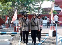 Sambut Hari Jadi ke 77, Polwan Jombang Ziarah dan Tabur Bunga di TMP Kusuma Bangsa