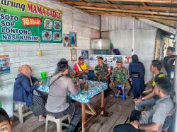 Babinsa Koramil 1016-01/Pahandut Tingkatkan Komsos dengan Warga, Jaga Keamanan dan Cegah Karhutla